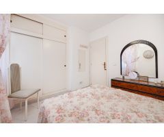 ENCANTADOR ADOSADO EN TORREVIEJA CON 4 DORMITORIOS, TERRAZA PRIVADA Y PISCINA COMUNITARIA