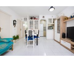 ENCANTADOR ADOSADO EN TORREVIEJA CON 4 DORMITORIOS, TERRAZA PRIVADA Y PISCINA COMUNITARIA