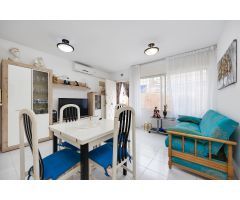 ENCANTADOR ADOSADO EN TORREVIEJA CON 4 DORMITORIOS, TERRAZA PRIVADA Y PISCINA COMUNITARIA