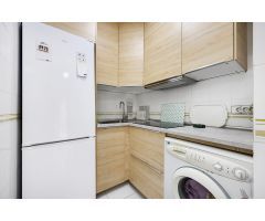 ENCANTADOR ADOSADO EN TORREVIEJA CON 4 DORMITORIOS, TERRAZA PRIVADA Y PISCINA COMUNITARIA