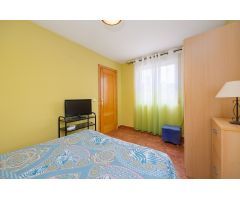 ENCANTADOR ADOSADO EN TORREVIEJA CON 4 DORMITORIOS, TERRAZA PRIVADA Y PISCINA COMUNITARIA