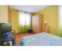 ENCANTADOR ADOSADO EN TORREVIEJA CON 4 DORMITORIOS, TERRAZA PRIVADA Y PISCINA COMUNITARIA