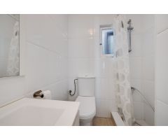 ACOGEDOR ADOSADO CON JARDÍN PRIVADO Y ORIENTACIÓN SUR EN EL CHAPARRAL, TORREVIEJA