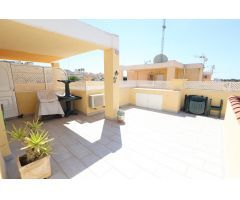 BUNGALOW EN PLANTA ALTA CON SOLÁRIUM PRIVADO Y ORIENTACIÓN SUR EN RESIDENCIAL COLINAS PUERTA REAL I