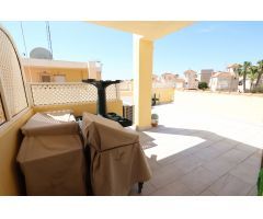 BUNGALOW EN PLANTA ALTA CON SOLÁRIUM PRIVADO Y ORIENTACIÓN SUR EN RESIDENCIAL COLINAS PUERTA REAL I