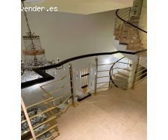 ÁTICO DÚPLEX CON CINCO TERRAZAS, GARAJE, LUZ NATURAL Y ESPACIOS VERSÁTILES