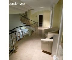 ÁTICO DÚPLEX CON CINCO TERRAZAS, GARAJE, LUZ NATURAL Y ESPACIOS VERSÁTILES
