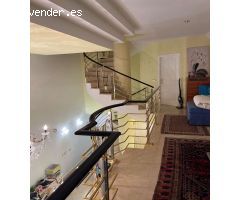 ÁTICO DÚPLEX CON CINCO TERRAZAS, GARAJE, LUZ NATURAL Y ESPACIOS VERSÁTILES