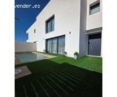 VILLA INDEPENDIENTE DE ESTILO MODERNO CON PISCINA PRIVADA Y SOLÁRIUM EN BENIJÓFAR