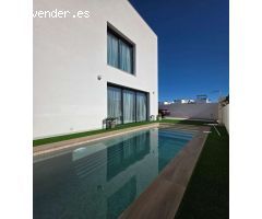 VILLA INDEPENDIENTE DE ESTILO MODERNO CON PISCINA PRIVADA Y SOLÁRIUM EN BENIJÓFAR