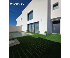 VILLA INDEPENDIENTE DE ESTILO MODERNO CON PISCINA PRIVADA Y SOLÁRIUM EN BENIJÓFAR