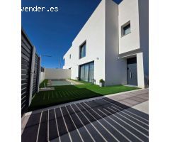 VILLA INDEPENDIENTE DE ESTILO MODERNO CON PISCINA PRIVADA Y SOLÁRIUM EN BENIJÓFAR