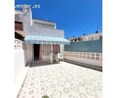 VIVIENDA DE 2 PLANTAS CON SOLÁRIUM PRIVADO Y GRAN POTENCIAL, A 900 M DE LAS PLAYAS DEL CURA Y LOS LO