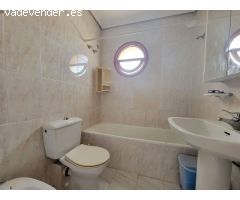 VIVIENDA DE 2 PLANTAS CON SOLÁRIUM PRIVADO Y GRAN POTENCIAL, A 900 M DE LAS PLAYAS DEL CURA Y LOS LO