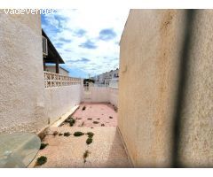 VIVIENDA DE 2 PLANTAS CON SOLÁRIUM PRIVADO Y GRAN POTENCIAL, A 900 M DE LAS PLAYAS DEL CURA Y LOS LO
