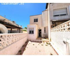 VIVIENDA DE 2 PLANTAS CON SOLÁRIUM PRIVADO Y GRAN POTENCIAL, A 900 M DE LAS PLAYAS DEL CURA Y LOS LO