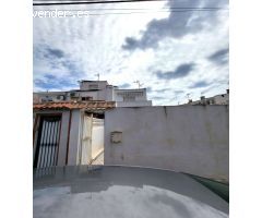 VIVIENDA DE 2 PLANTAS CON SOLÁRIUM PRIVADO Y GRAN POTENCIAL, A 900 M DE LAS PLAYAS DEL CURA Y LOS LO