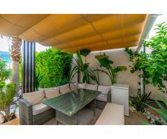 VILLA MODERNA CON PISCINA PRIVADA Y ENCANTADORA ZONA EXTERIOR EN PILAR DE LA HORADADA, A SOLO 1,9 KM