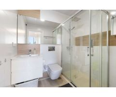 VILLA MODERNA CON PISCINA PRIVADA Y ENCANTADORA ZONA EXTERIOR EN PILAR DE LA HORADADA, A SOLO 1,9 KM