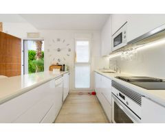 VILLA MODERNA CON PISCINA PRIVADA Y ENCANTADORA ZONA EXTERIOR EN PILAR DE LA HORADADA, A SOLO 1,9 KM