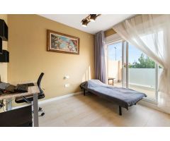 VILLA MODERNA CON PISCINA PRIVADA Y ENCANTADORA ZONA EXTERIOR EN PILAR DE LA HORADADA, A SOLO 1,9 KM
