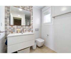 VILLA MODERNA CON PISCINA PRIVADA Y ENCANTADORA ZONA EXTERIOR EN PILAR DE LA HORADADA, A SOLO 1,9 KM
