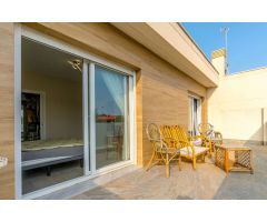 VILLA MODERNA CON PISCINA PRIVADA Y ENCANTADORA ZONA EXTERIOR EN PILAR DE LA HORADADA, A SOLO 1,9 KM
