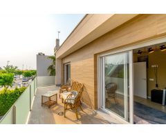 VILLA MODERNA CON PISCINA PRIVADA Y ENCANTADORA ZONA EXTERIOR EN PILAR DE LA HORADADA, A SOLO 1,9 KM