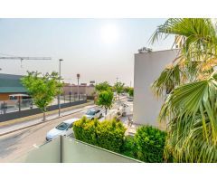 VILLA MODERNA CON PISCINA PRIVADA Y ENCANTADORA ZONA EXTERIOR EN PILAR DE LA HORADADA, A SOLO 1,9 KM