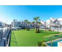 CLAVES DE LUJO EN TORREVIEJA: ÁTICO CON SOLARIUM PRIVADO EN SOLPARK, AGUAS NUEVAS