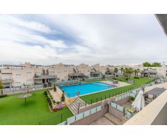 CLAVES DE LUJO EN TORREVIEJA: ÁTICO CON SOLARIUM PRIVADO EN SOLPARK, AGUAS NUEVAS