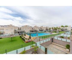 CLAVES DE LUJO EN TORREVIEJA: ÁTICO CON SOLARIUM PRIVADO EN SOLPARK, AGUAS NUEVAS