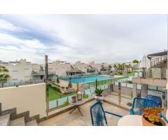 CLAVES DE LUJO EN TORREVIEJA: ÁTICO CON SOLARIUM PRIVADO EN SOLPARK, AGUAS NUEVAS