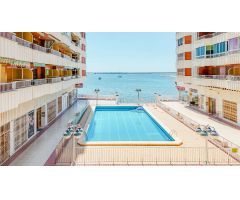 ÁTICO REFORMADO A PIE DE PLAYA CON VISTAS AL MAR Y A LA LAGUNA ROSA – NOVOMARES, TORREVIEJA
