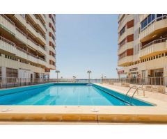 ÁTICO REFORMADO A PIE DE PLAYA CON VISTAS AL MAR Y A LA LAGUNA ROSA – NOVOMARES, TORREVIEJA