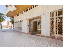 ÁTICO REFORMADO A PIE DE PLAYA CON VISTAS AL MAR Y A LA LAGUNA ROSA – NOVOMARES, TORREVIEJA
