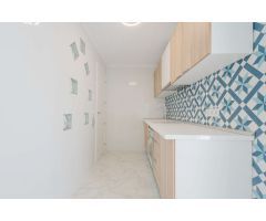 ÁTICO REFORMADO A PIE DE PLAYA CON VISTAS AL MAR Y A LA LAGUNA ROSA – NOVOMARES, TORREVIEJA