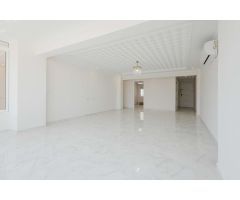 ÁTICO REFORMADO A PIE DE PLAYA CON VISTAS AL MAR Y A LA LAGUNA ROSA – NOVOMARES, TORREVIEJA