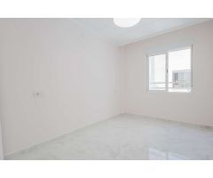 ÁTICO REFORMADO A PIE DE PLAYA CON VISTAS AL MAR Y A LA LAGUNA ROSA – NOVOMARES, TORREVIEJA