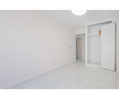 ÁTICO REFORMADO A PIE DE PLAYA CON VISTAS AL MAR Y A LA LAGUNA ROSA – NOVOMARES, TORREVIEJA