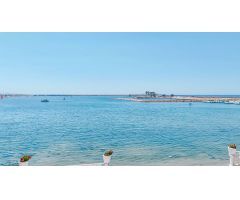 ÁTICO REFORMADO A PIE DE PLAYA CON VISTAS AL MAR Y A LA LAGUNA ROSA – NOVOMARES, TORREVIEJA