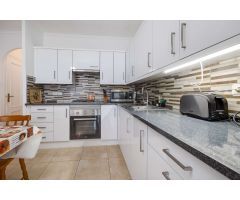 ACOGEDOR ADOSADO CON JARDÍN PRIVADO EN EL CHAPARRAL – TORREVIEJA