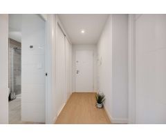 APARTAMENTO CON GRAN TERRAZA, LUMINOSO, AMUEBLADO Y CON PISCINA COMUNITARIA