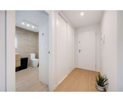 APARTAMENTO CON GRAN TERRAZA, LUMINOSO, AMUEBLADO Y CON PISCINA COMUNITARIA