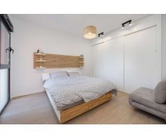 APARTAMENTO CON GRAN TERRAZA, LUMINOSO, AMUEBLADO Y CON PISCINA COMUNITARIA