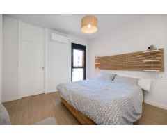APARTAMENTO CON GRAN TERRAZA, LUMINOSO, AMUEBLADO Y CON PISCINA COMUNITARIA