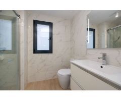 APARTAMENTO CON GRAN TERRAZA, LUMINOSO, AMUEBLADO Y CON PISCINA COMUNITARIA