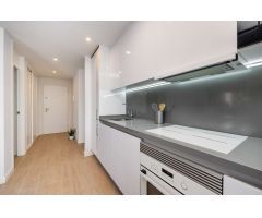 APARTAMENTO CON GRAN TERRAZA, LUMINOSO, AMUEBLADO Y CON PISCINA COMUNITARIA