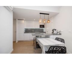 APARTAMENTO CON GRAN TERRAZA, LUMINOSO, AMUEBLADO Y CON PISCINA COMUNITARIA