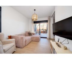 APARTAMENTO CON GRAN TERRAZA, LUMINOSO, AMUEBLADO Y CON PISCINA COMUNITARIA